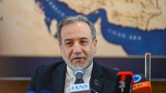 Canciller iraní advierte a Trump sobre acuerdo con Israel y amenaza con respuesta
