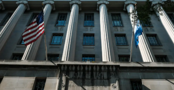 Publican testimonio de mujer que acusó a Trump de agresión sexual en caso Epstein