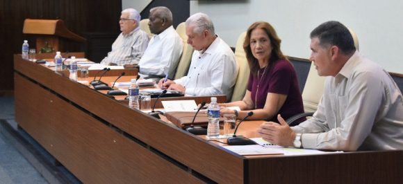 Consejo de Estado de Cuba evalúa avances en transformaciones económicas y sociales