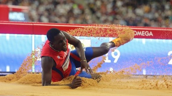 Lázaro Martínez cuarto en triple salto