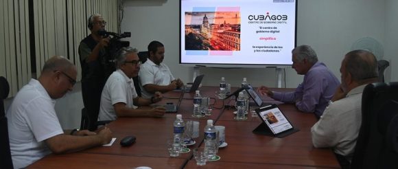 Presidente Díaz-Canel visita sede de la Plataforma Soberanía: 18 servicios digitales