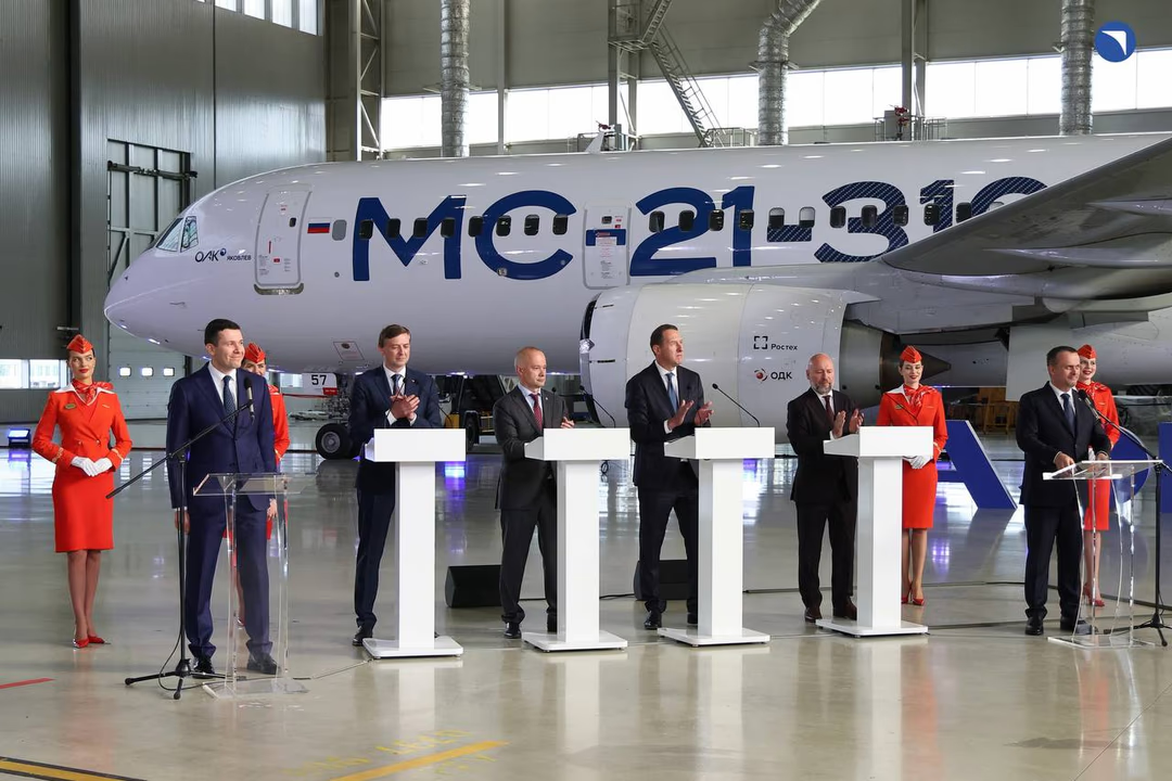 Aeroflot y Rostec firman histórico contrato por 90 aviones MC-21-310