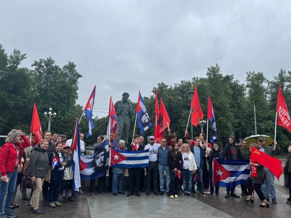 Caravana en Moscú muestra solidaridad de Rusia con Cuba