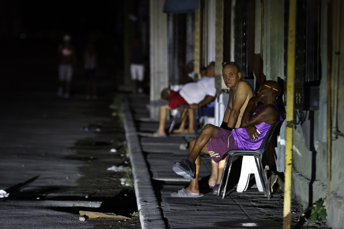 Jamaica contrata individualmente a enfermeras cubanas tras suspender convenio estatal