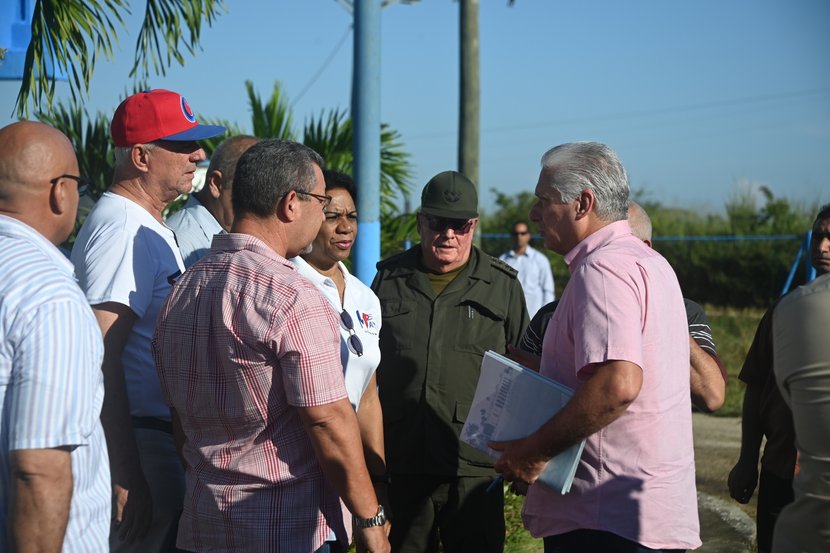 Díaz-Canel supervisa rehabilitación de la fuente de agua El Gato en La Habana