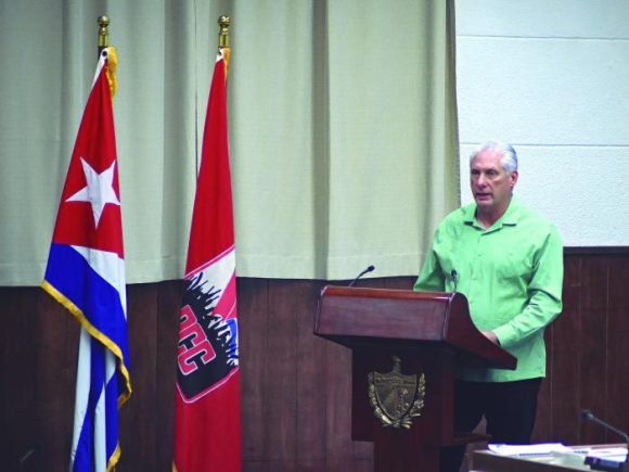 Cuba aprueba transformaciones económicas